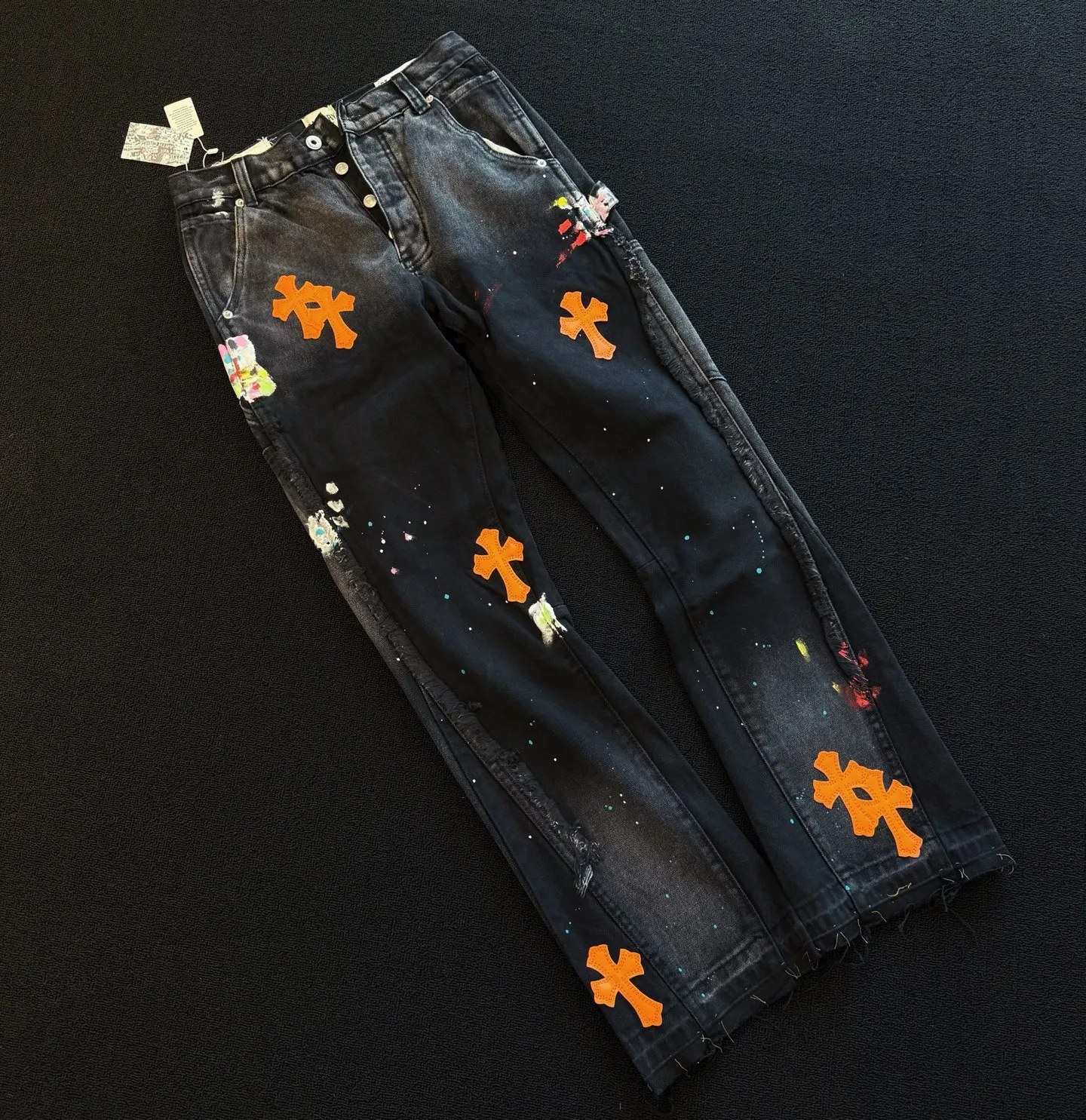 P260 model number: D355 GALLERY DEPT & Chrome hearts co-branded distressed ripped jeans with cross horns. Three-dimensional version. Loose and comfortable, not picky about body shape. Factory Seiko. Original factory quality control. Same style for men and women. Can be matched with couples. Versatile recommendation. Must-have denim for all seasons. The craftsmanship is made of heavy-duty washed pure cotton denim fabric. After washing, it is soft and thick. It is very stylish when worn on the body. Size: 28, 30, 32, 34, 36 (S-XXL) Color: Splicing Size reference # 28 trouser length 100 waist 72 30 trouser length 102 waist 76 32 trouser length 104 waist 80 34 trouser length 106 waist 84 36 trouser length 108 waist 88